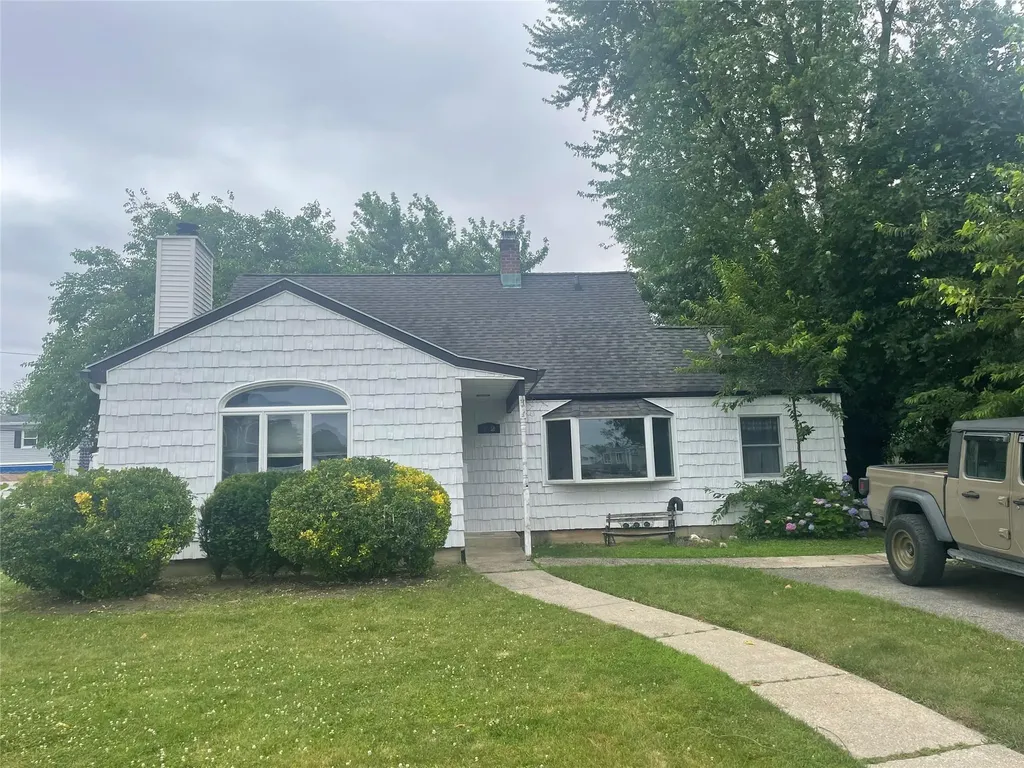 12 Slate Lane Levittown NY 11756