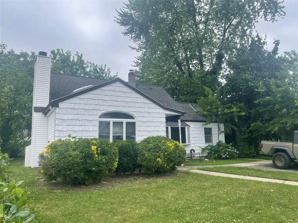 12 Slate Lane Levittown NY 11756