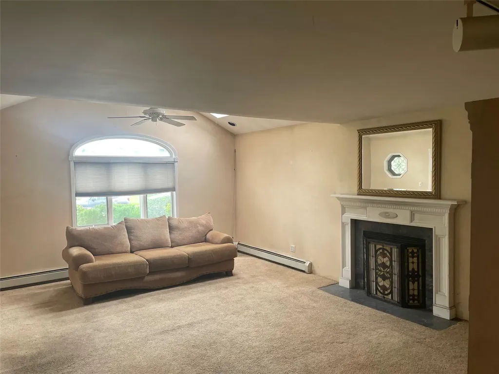 12 Slate Lane Levittown NY 11756