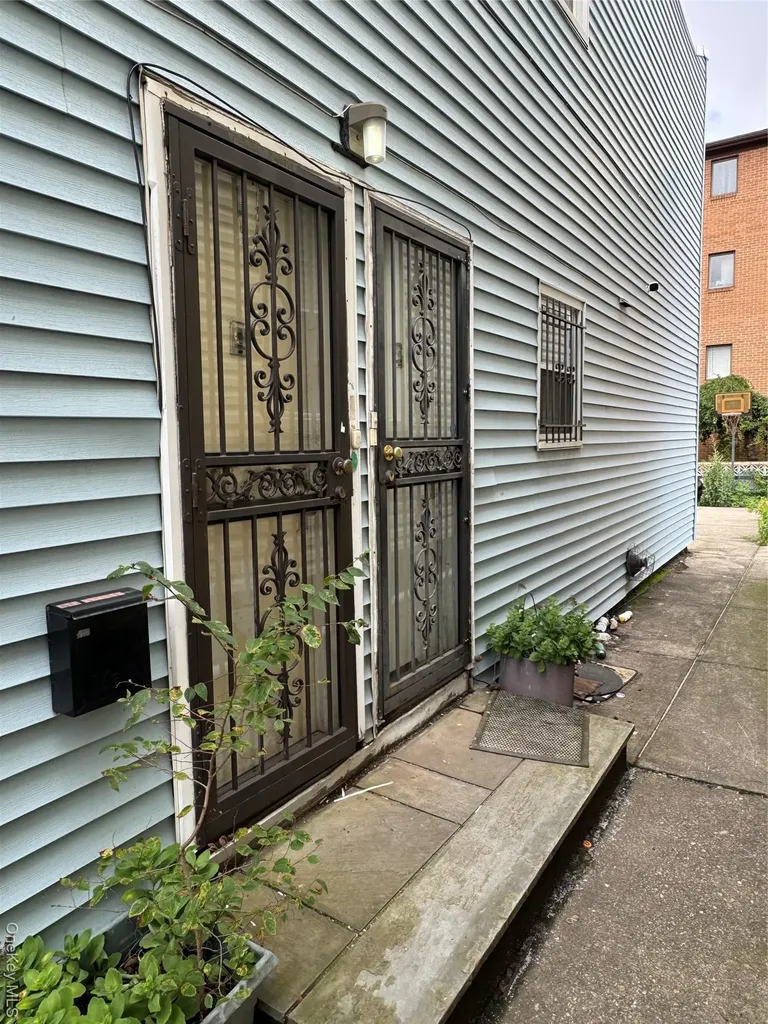 61-51 Borden Avenue Maspeth NY 11378