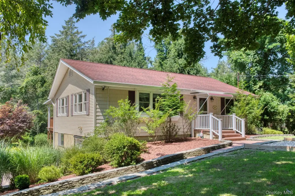 685 Greenway W Orient NY 11957