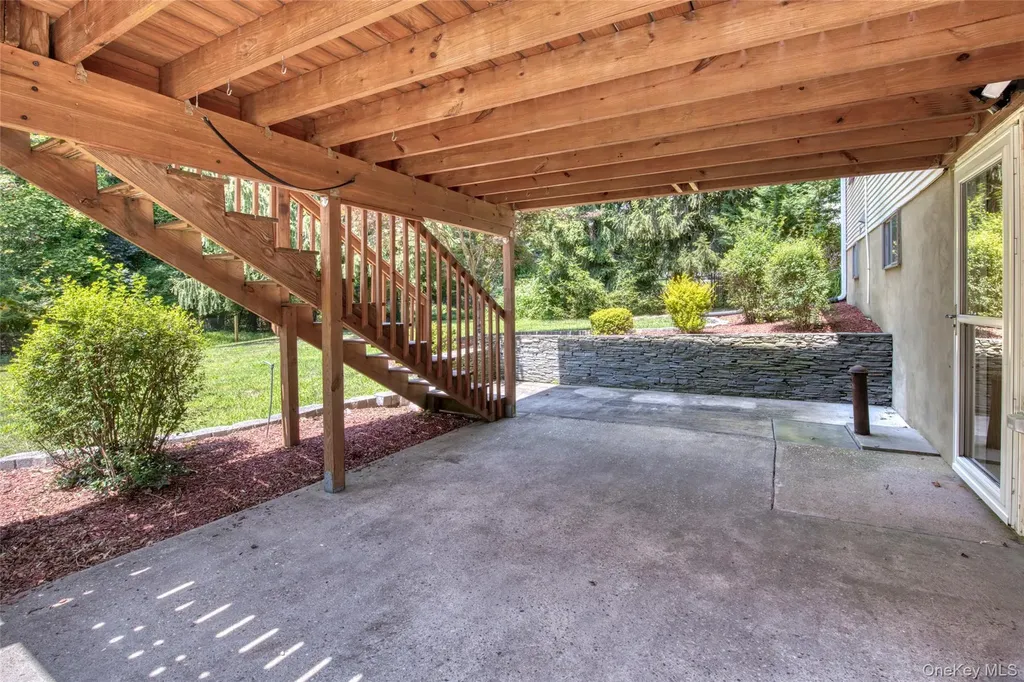 685 Greenway W Orient NY 11957