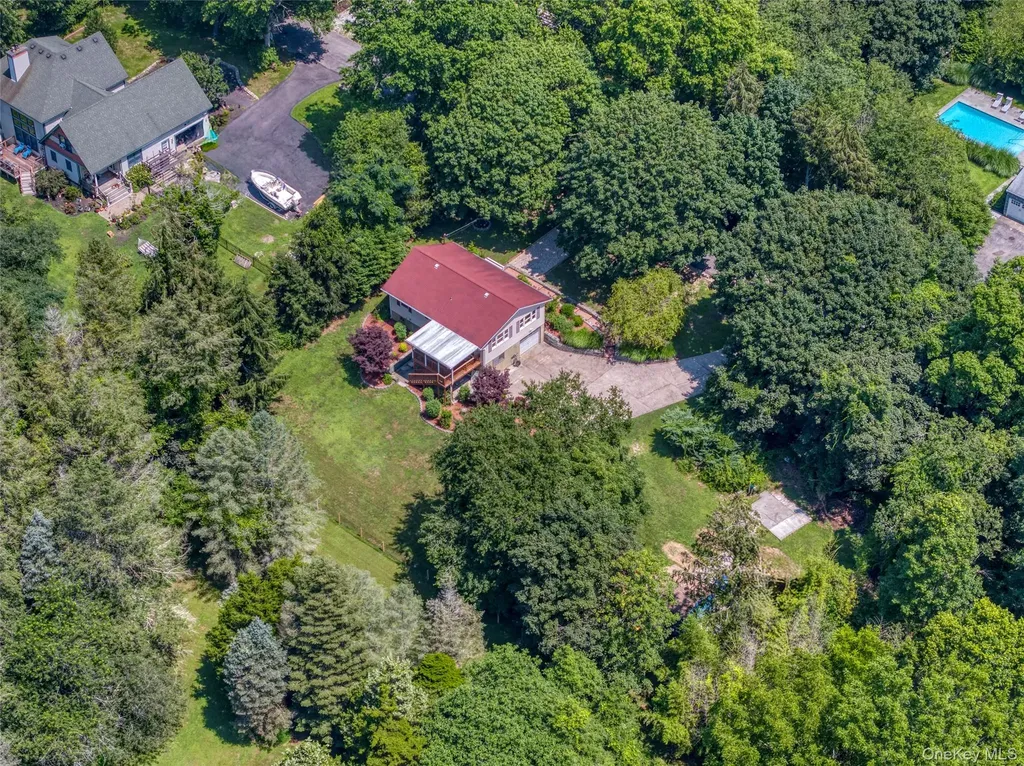 685 Greenway W Orient NY 11957