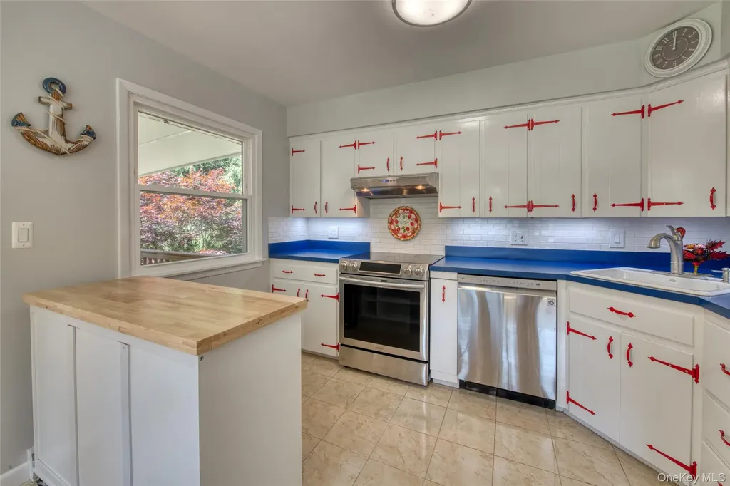 685 Greenway W Orient NY 11957