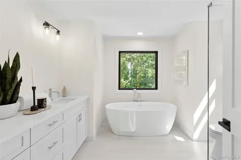 33 Delavan Street East Hampton NY 11937