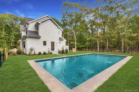 33 Delavan Street East Hampton NY 11937