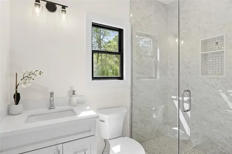 33 Delavan Street East Hampton NY 11937