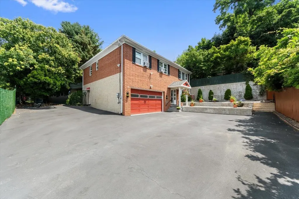 2 Greystone Terrace Yonkers NY 10701