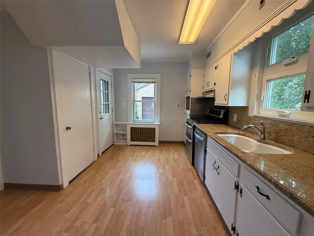 1074 Hunter Avenue Pelham NY 10803