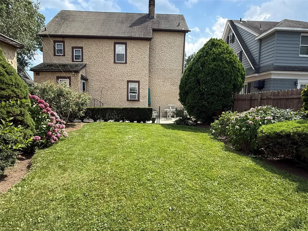 1074 Hunter Avenue Pelham NY 10803