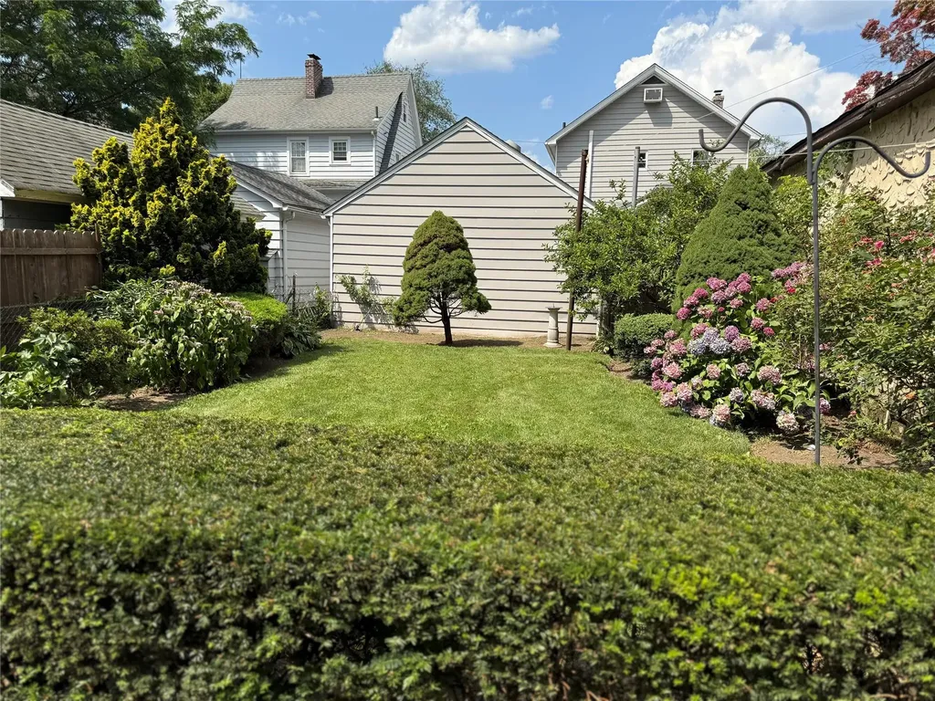 1074 Hunter Avenue Pelham NY 10803