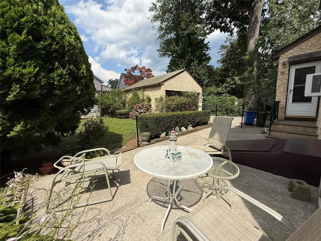 1074 Hunter Avenue Pelham NY 10803