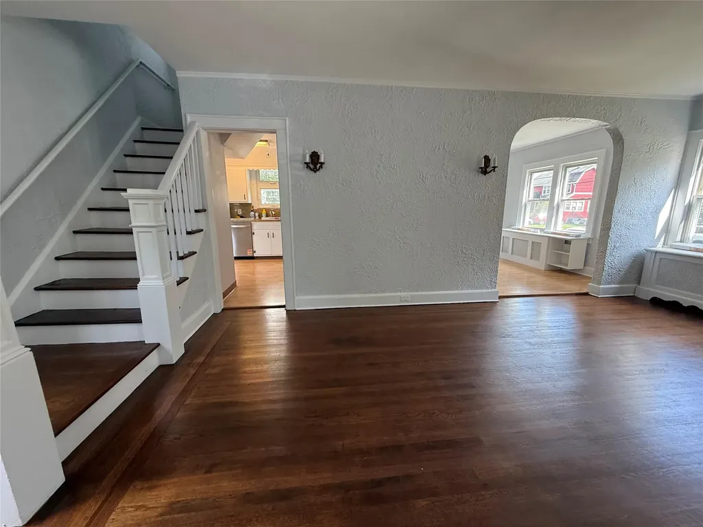 1074 Hunter Avenue Pelham NY 10803