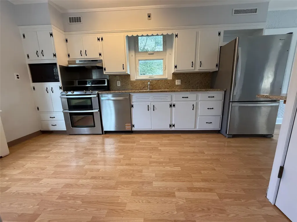 1074 Hunter Avenue Pelham NY 10803