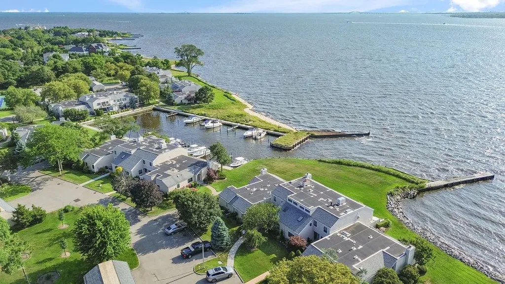 27 Captains Drive Islip NY 11751
