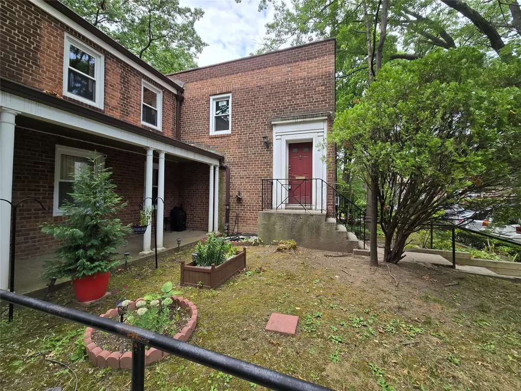 150-14 Geothals Avenue Briarwood NY 11432
