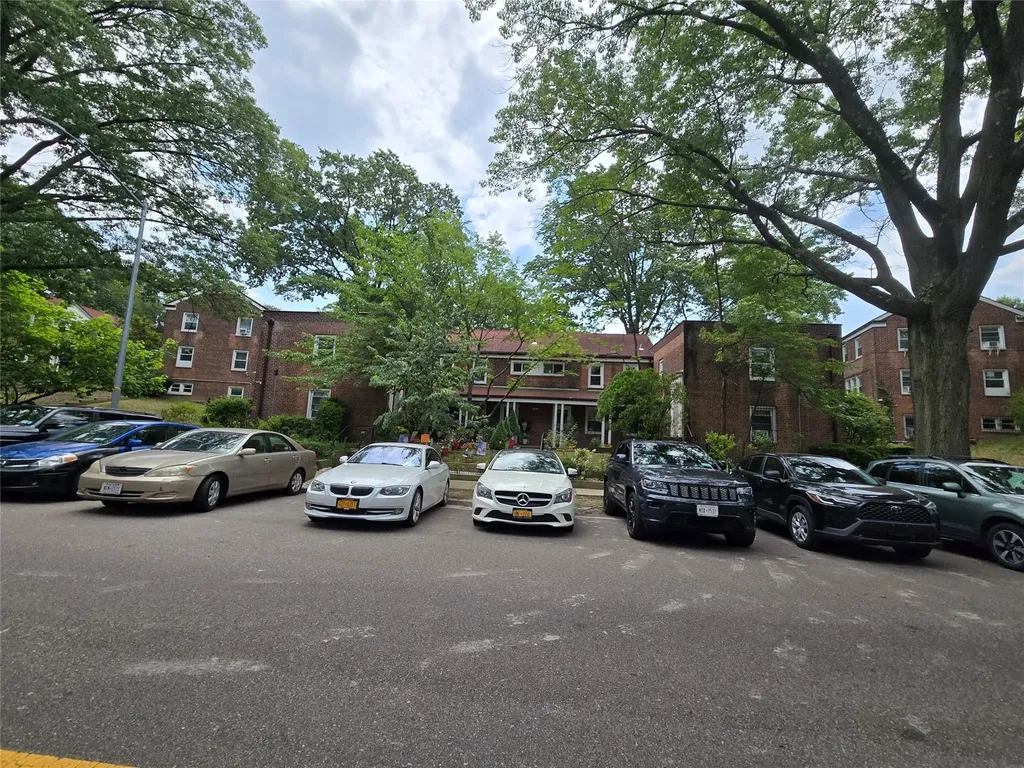 150-14 Geothals Avenue Briarwood NY 11432