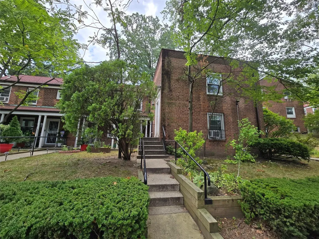150-14 Geothals Avenue Briarwood NY 11432