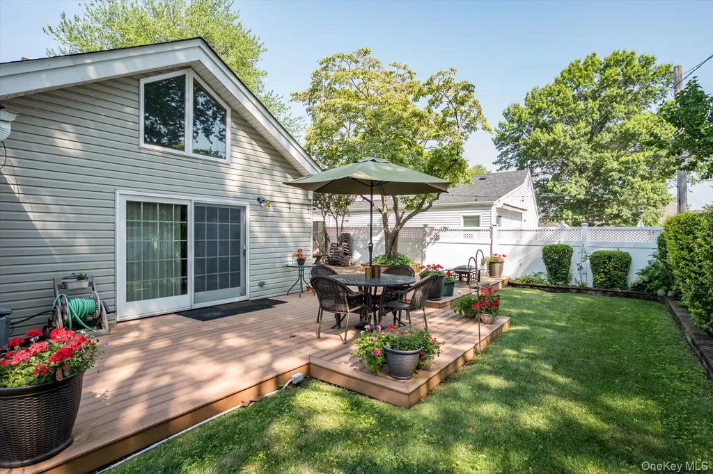 685 Gardiners Avenue Levittown NY 11756