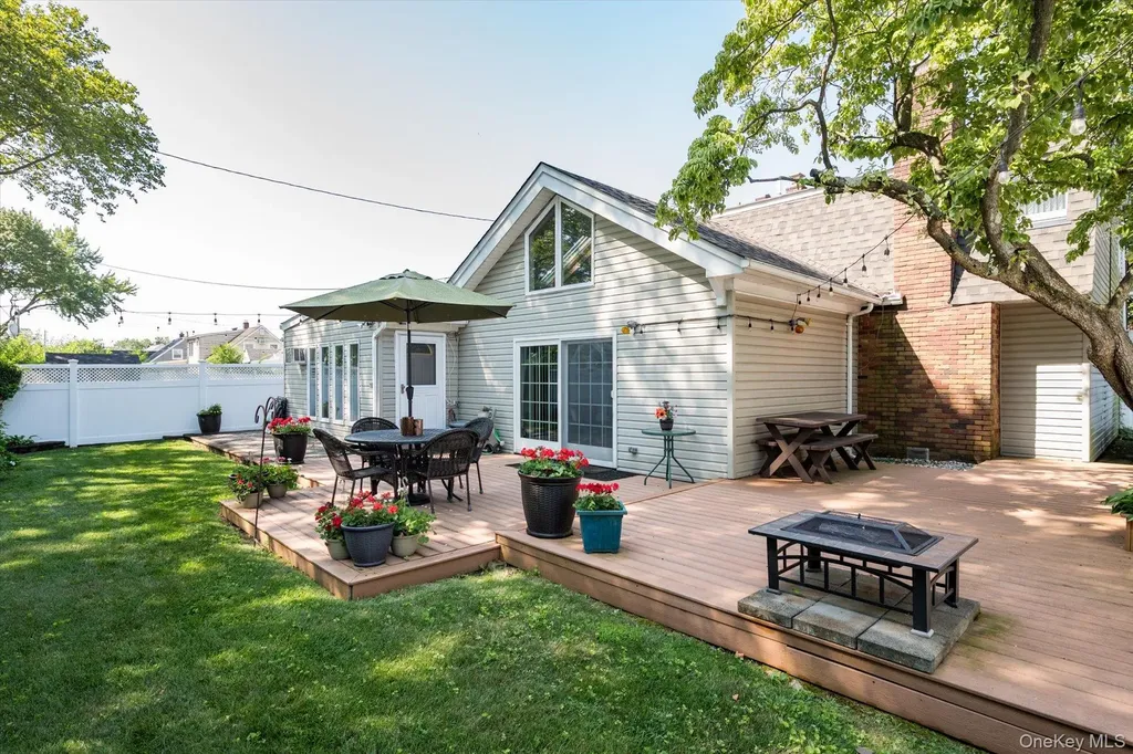 685 Gardiners Avenue Levittown NY 11756