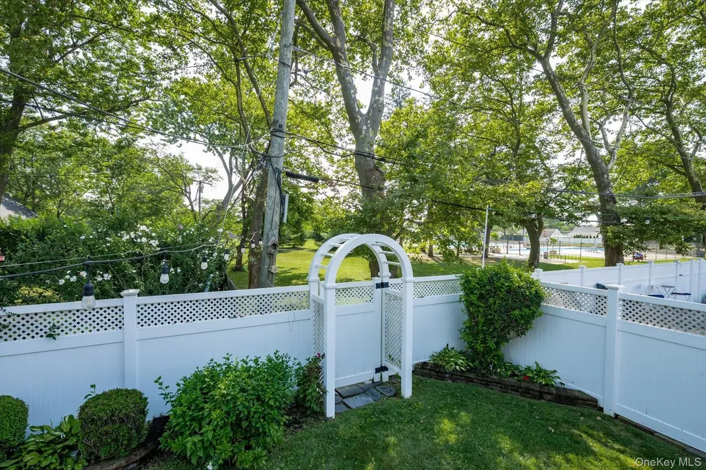 685 Gardiners Avenue Levittown NY 11756