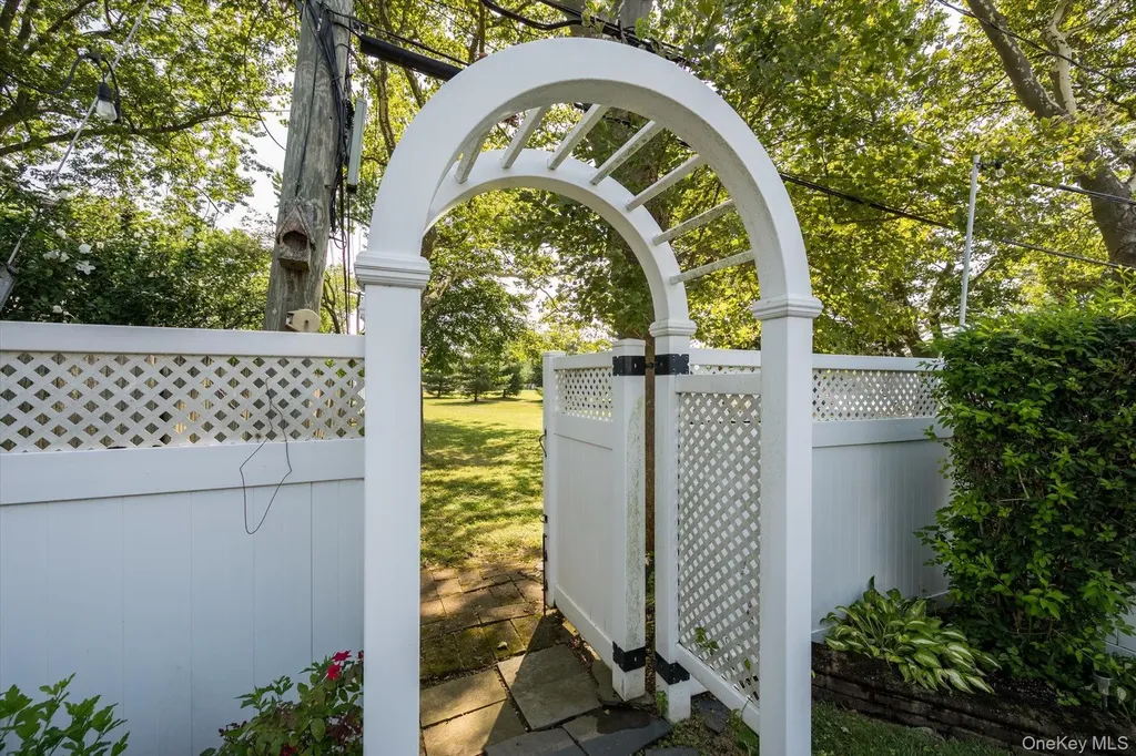 685 Gardiners Avenue Levittown NY 11756