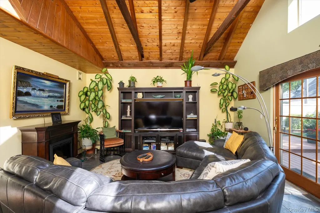 685 Gardiners Avenue Levittown NY 11756