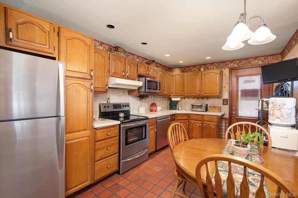 685 Gardiners Avenue Levittown NY 11756