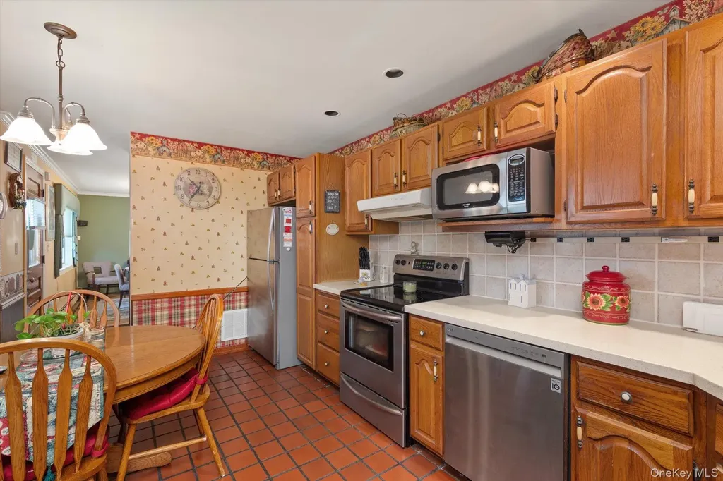 685 Gardiners Avenue Levittown NY 11756