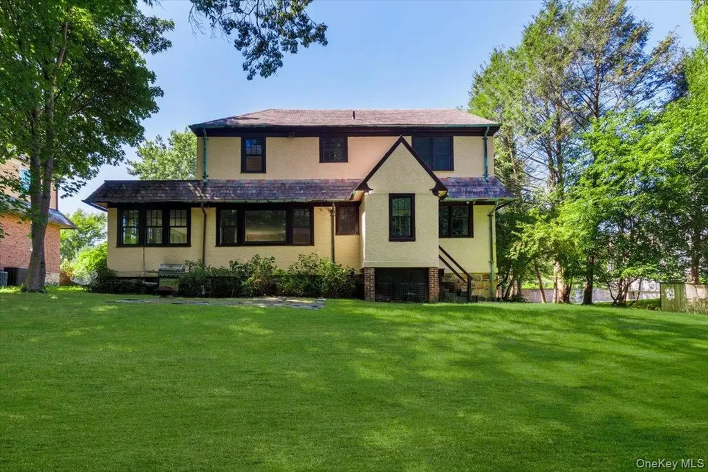 1017 The Parkway Mamaroneck NY 10543