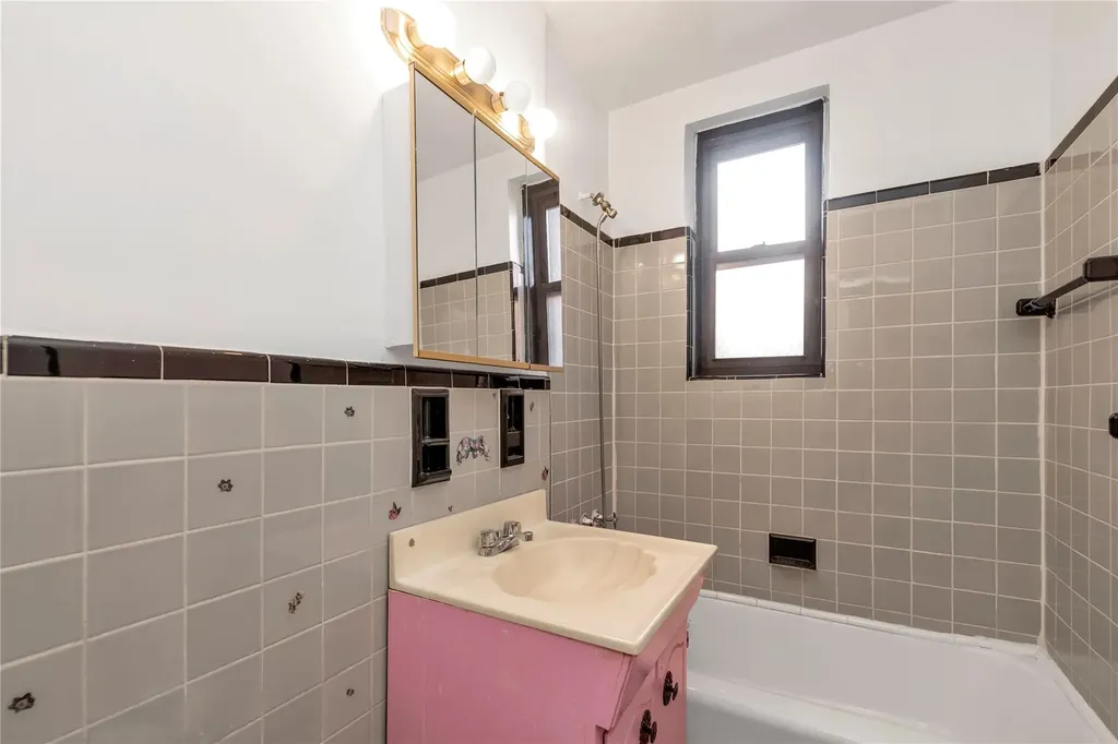 141-05 Pershing Crescent Briarwood NY 11432