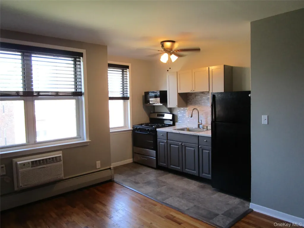 20 Daley Place Lynbrook NY 11563