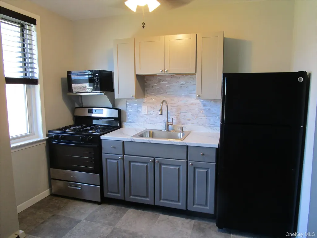 20 Daley Place Lynbrook NY 11563
