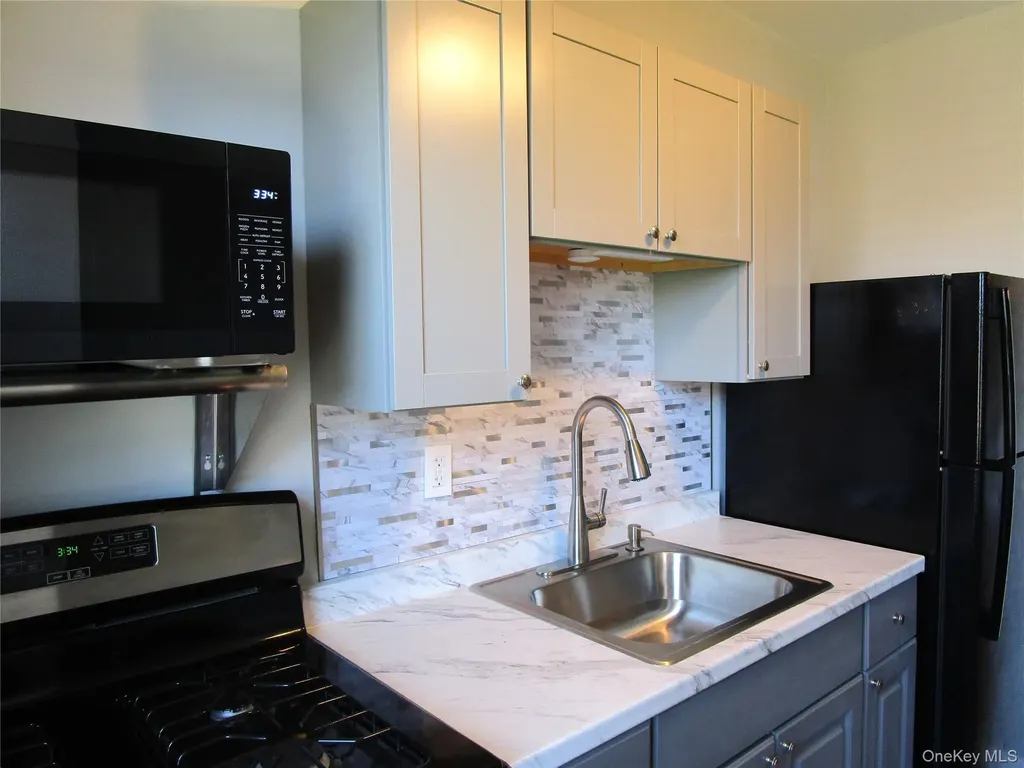 20 Daley Place Lynbrook NY 11563