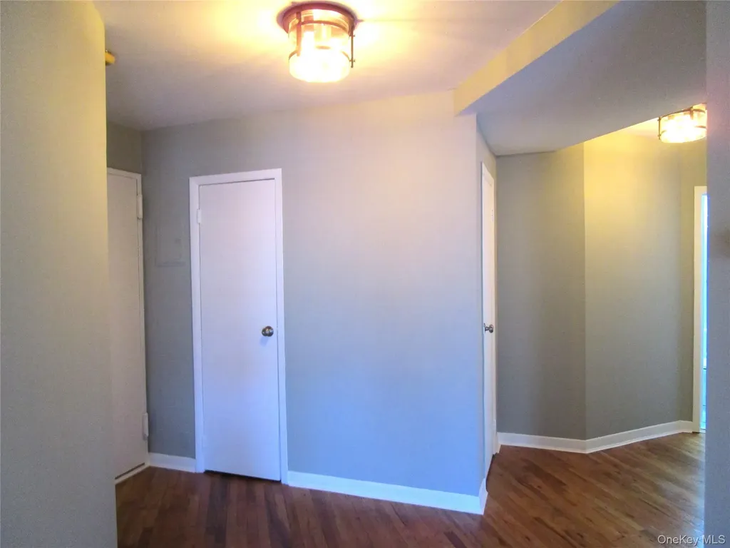 20 Daley Place Lynbrook NY 11563