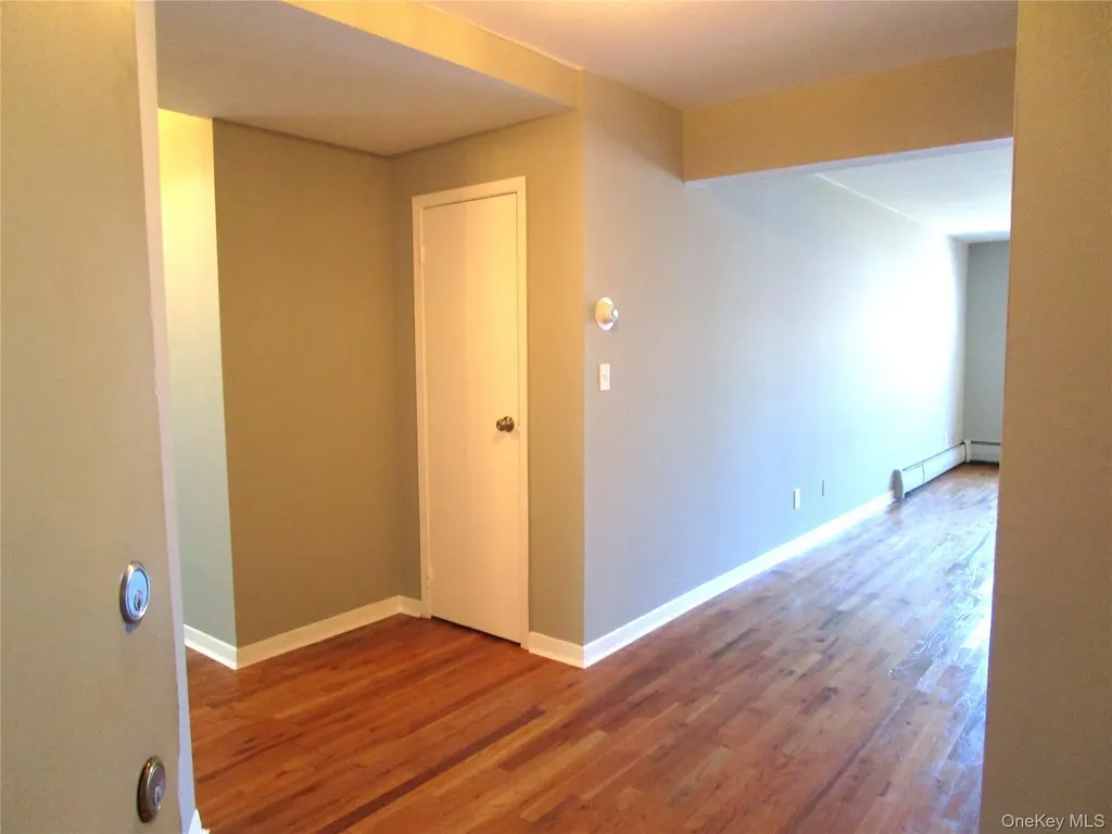 20 Daley Place Lynbrook NY 11563