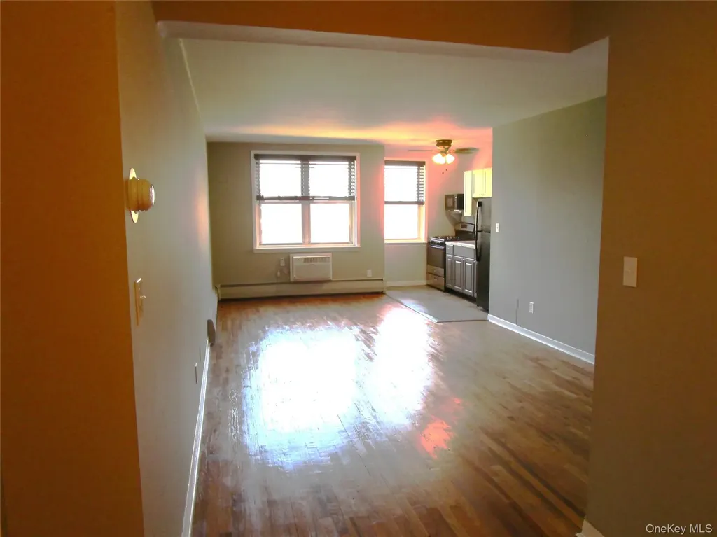20 Daley Place Lynbrook NY 11563