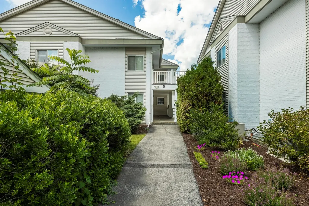 53 Bennett Common Millbrook NY 12545
