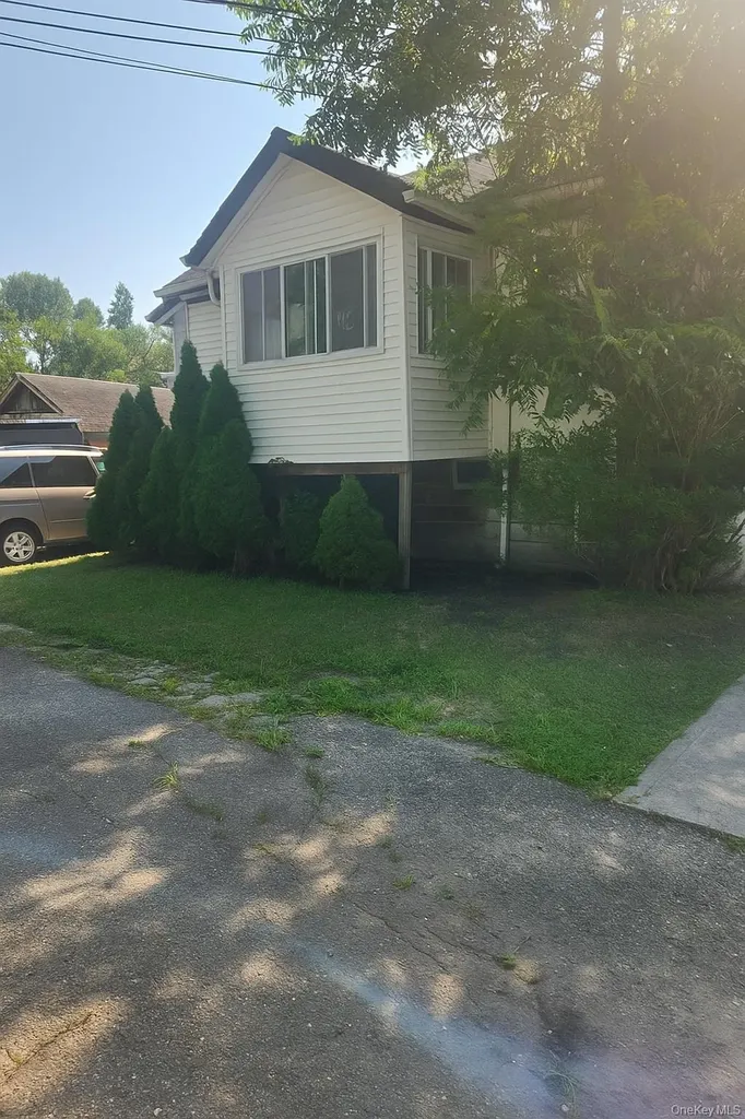 2 Maple Grove Court Baldwin NY 11510