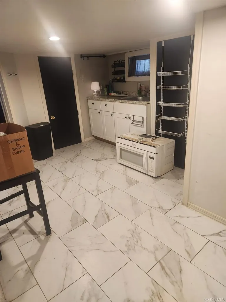 2 Maple Grove Court Baldwin NY 11510