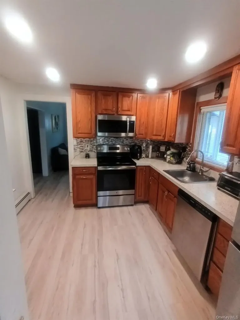 2 Maple Grove Court Baldwin NY 11510