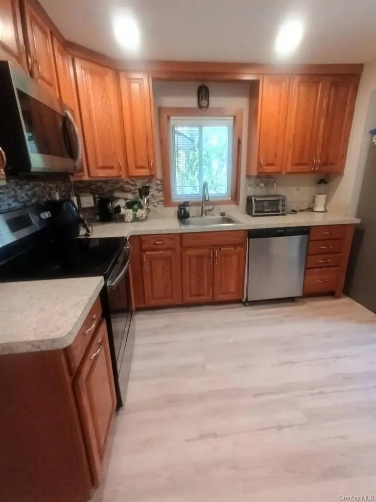 2 Maple Grove Court Baldwin NY 11510