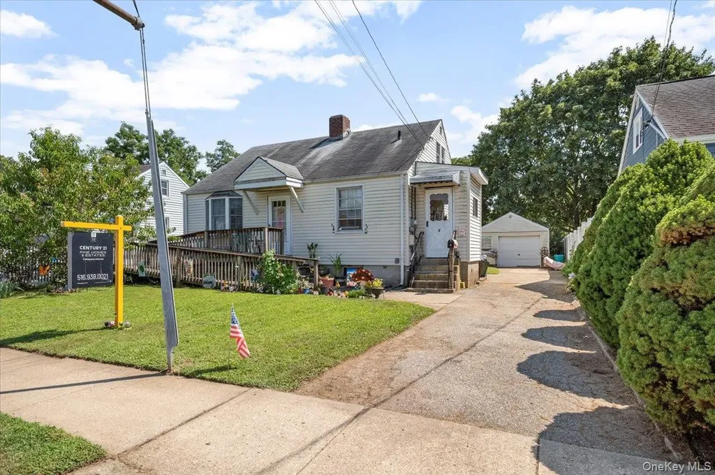 9 Revere Avenue Bethpage NY 11714