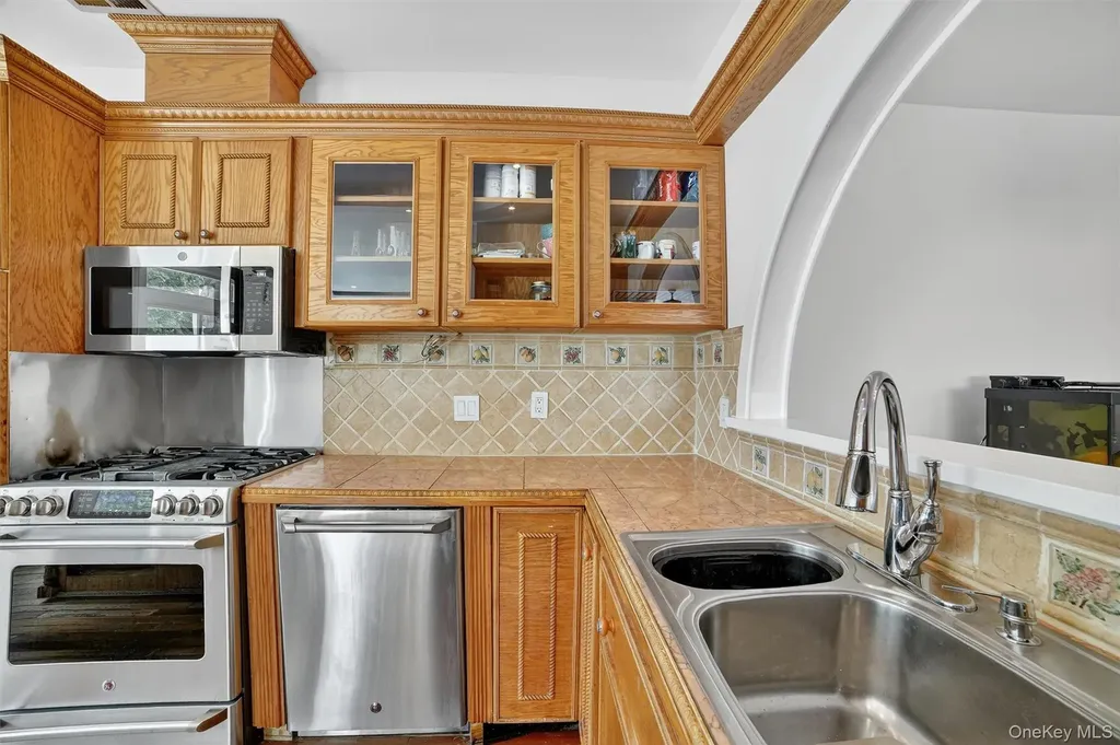 11 Scofield Court Peekskill NY 10566