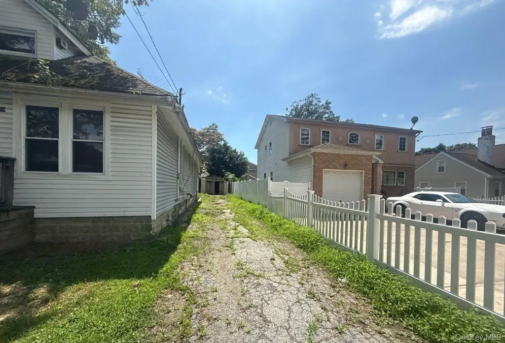 578 Seaman Avenue Baldwin NY 11510