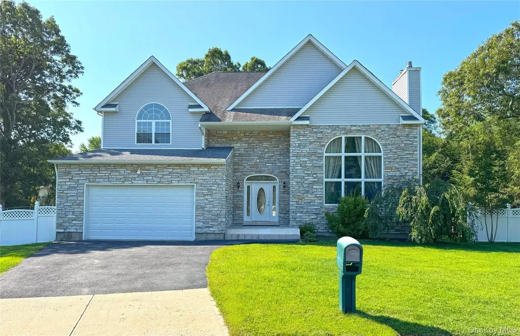 54 Gaetano Lane Coram NY 11727