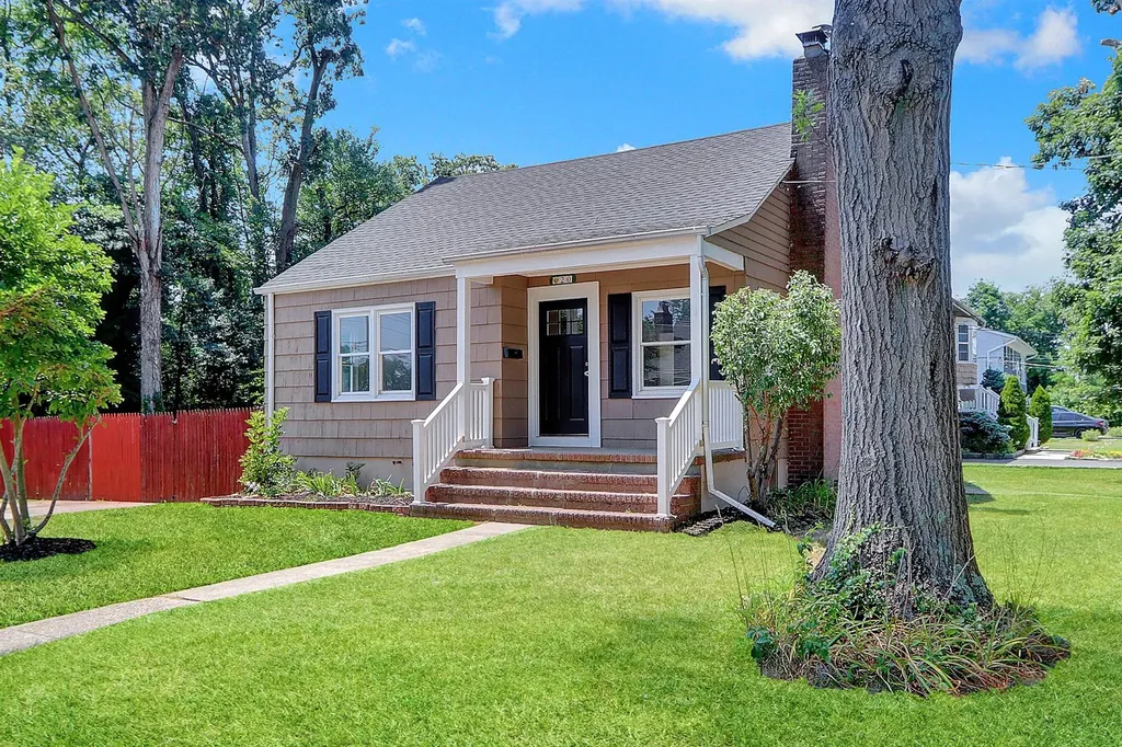 20 Whitman Avenue Islip NY 11751