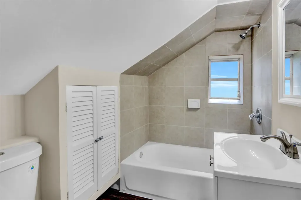 20 Whitman Avenue Islip NY 11751