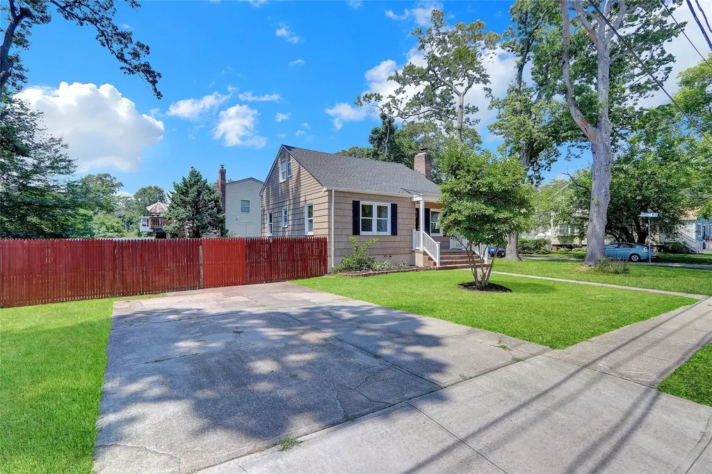 20 Whitman Avenue Islip NY 11751