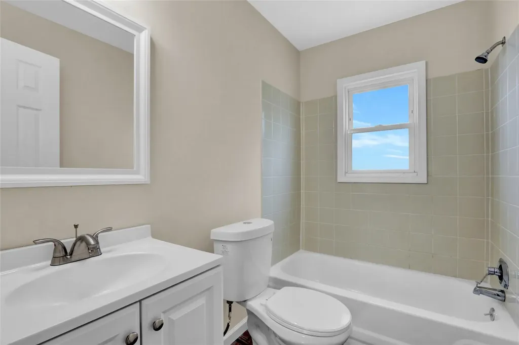 20 Whitman Avenue Islip NY 11751